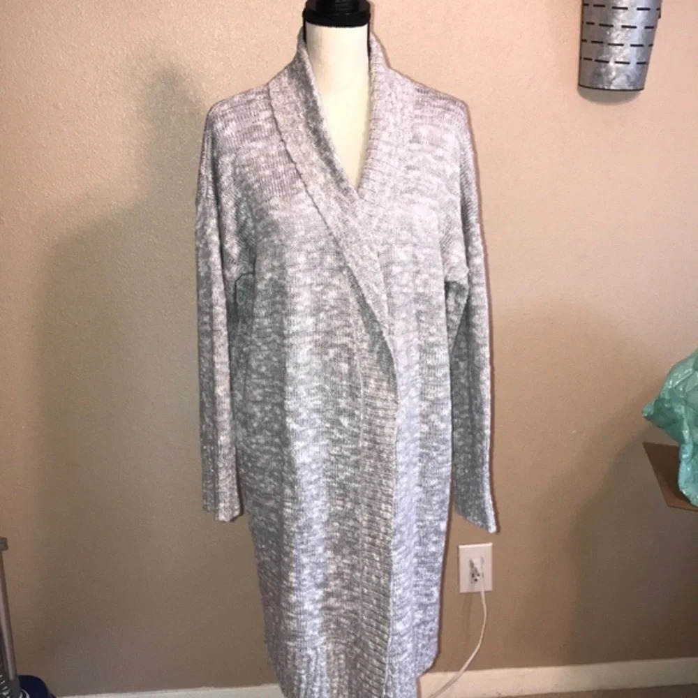 ❄️ Gorgeous sweater coat by jones New York sparkly festive 
BIN 30